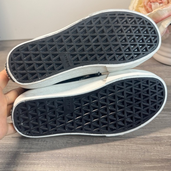 STRØYE Trust None- Purple and Black size 3 high tops - Picture 9 of 10